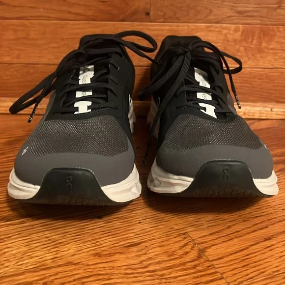 On Cloudrunner sneaker size 8.5 mens or size 10 women’s - Picture 4 of 8